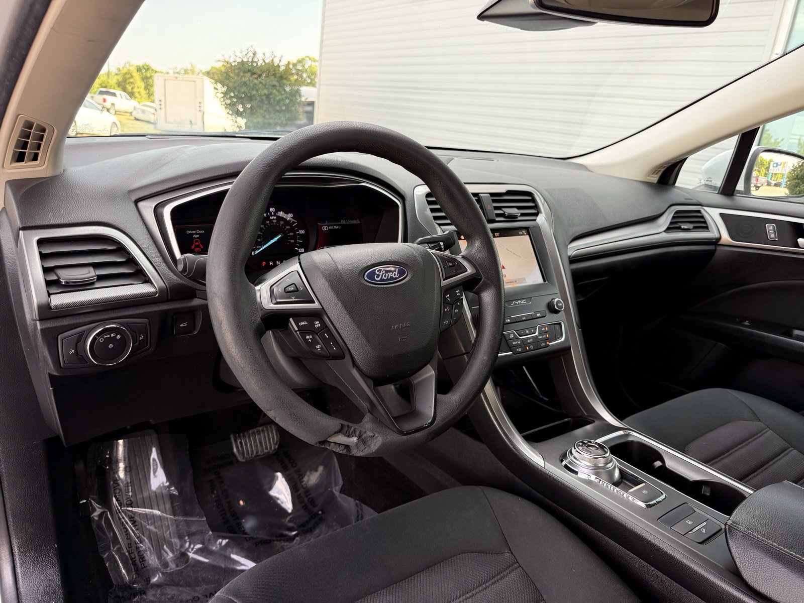 Used 2019 Ford Fusion SE FWD image 12
