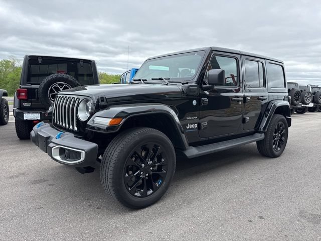 Used 2023 Jeep Wrangler Unlimited Sahara w/ Cold Weather Group AWD/4WD image 7