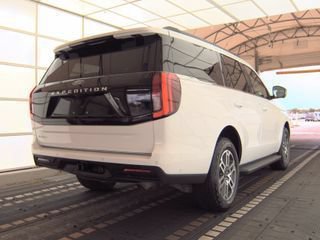 Used 2025 Ford Expedition Active AWD/4WD image 5