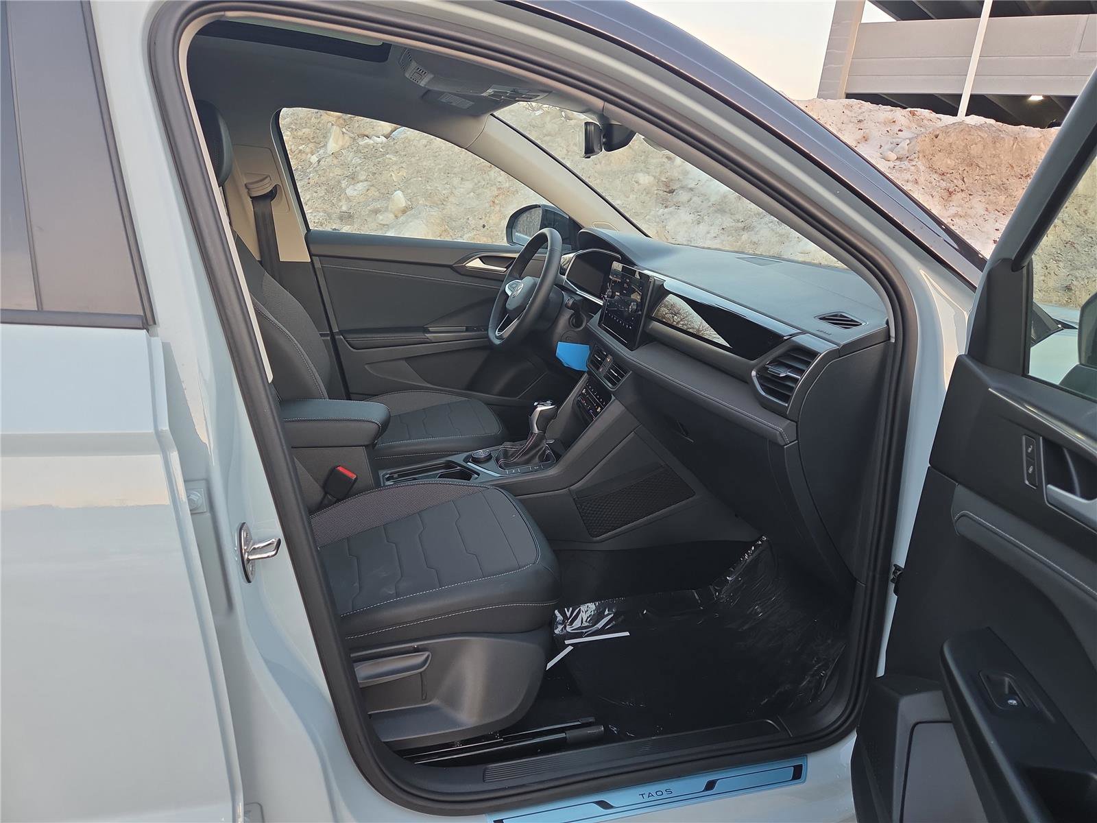 New 2026 Volkswagen Taos SE AWD/4WD image 28