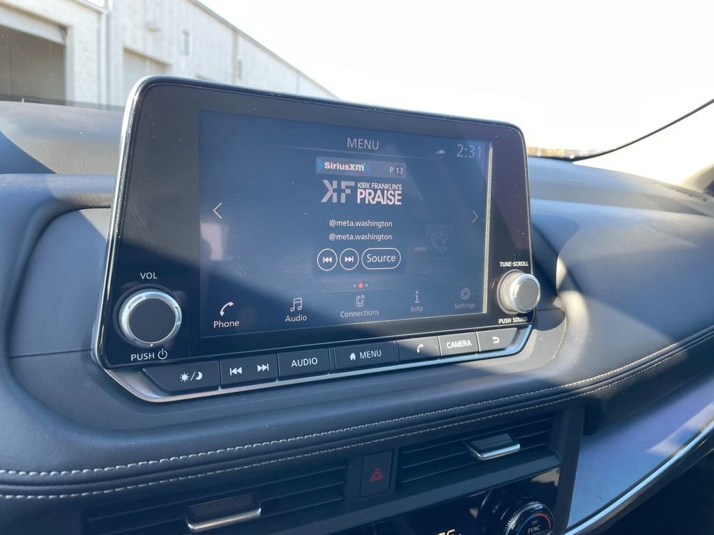 Used 2025 Nissan Rogue SV image 16