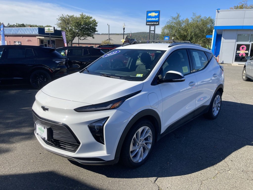 Used 2022 Chevrolet Bolt EUV LT w/ Comfort Package image 3