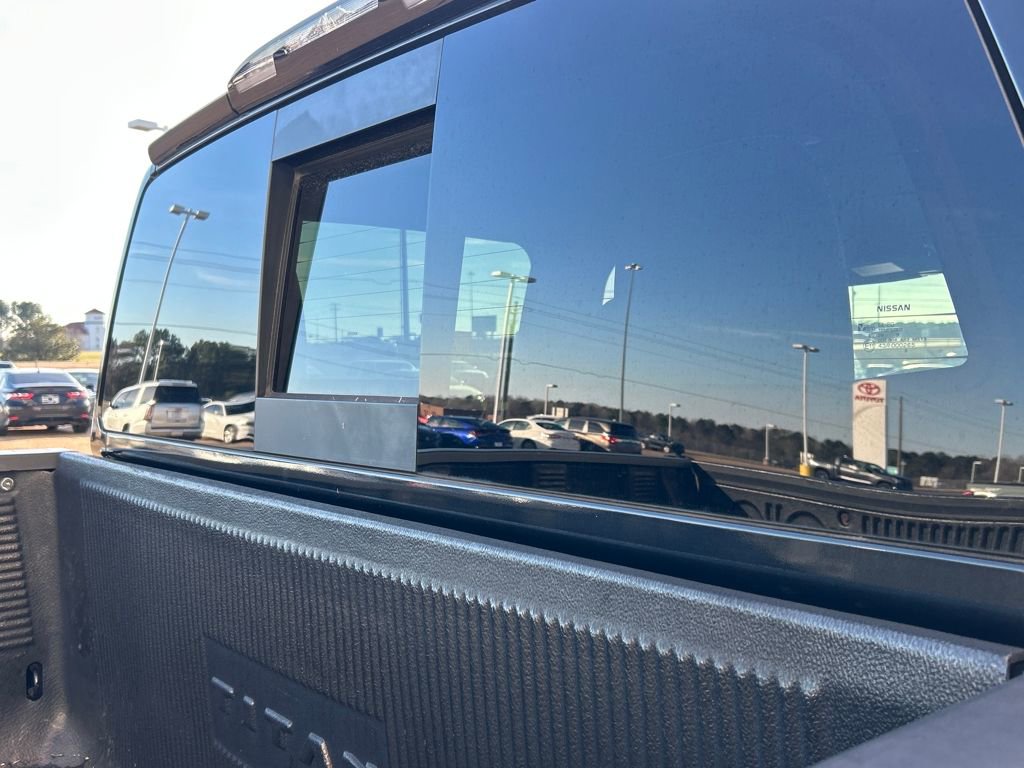 Used 2019 Nissan Titan SV w/ SV Convenience Package image 28