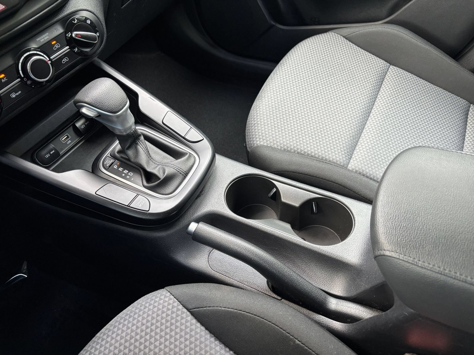 Used 2025 Kia Soul LX w/ LX Technology Package FWD image 38