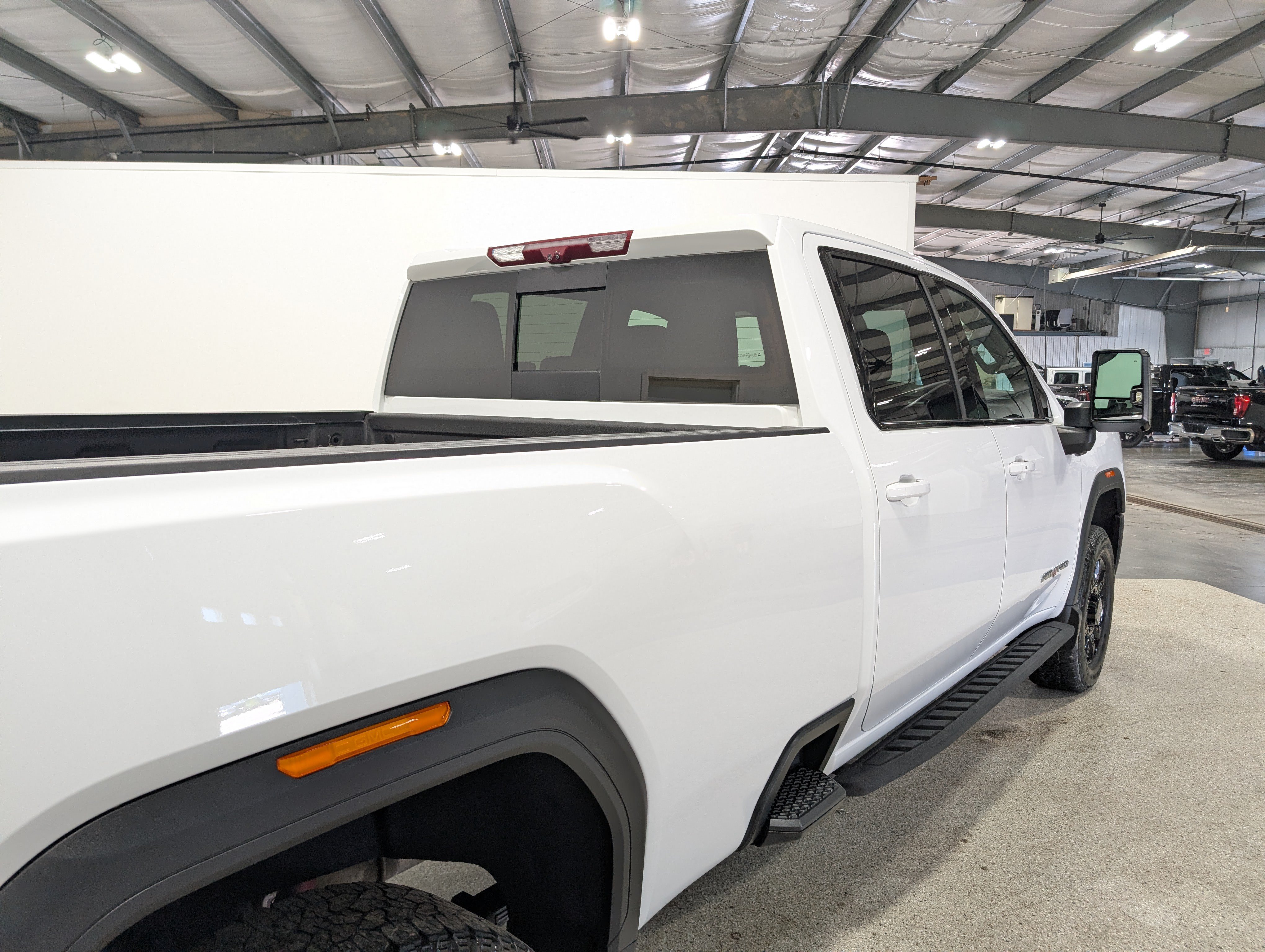 Used 2024 GMC Sierra 2500 AT4 w/ AT4 Premium Plus Package AWD/4WD image 3