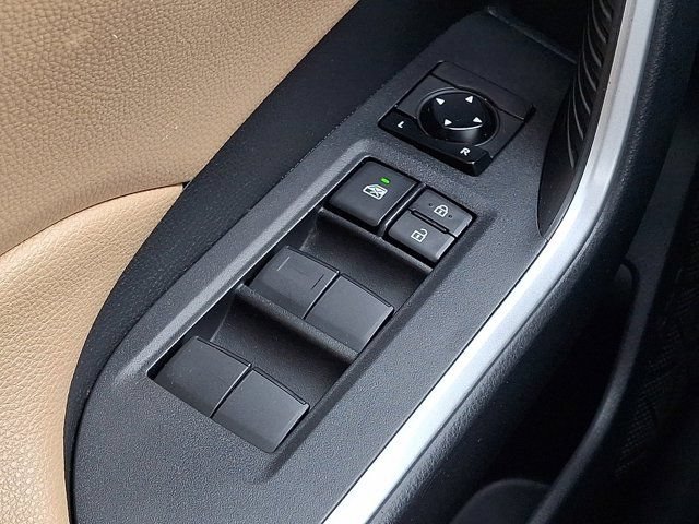 Used 2019 Toyota RAV4 LE w/ All Weather Liner Package AWD/4WD image 30