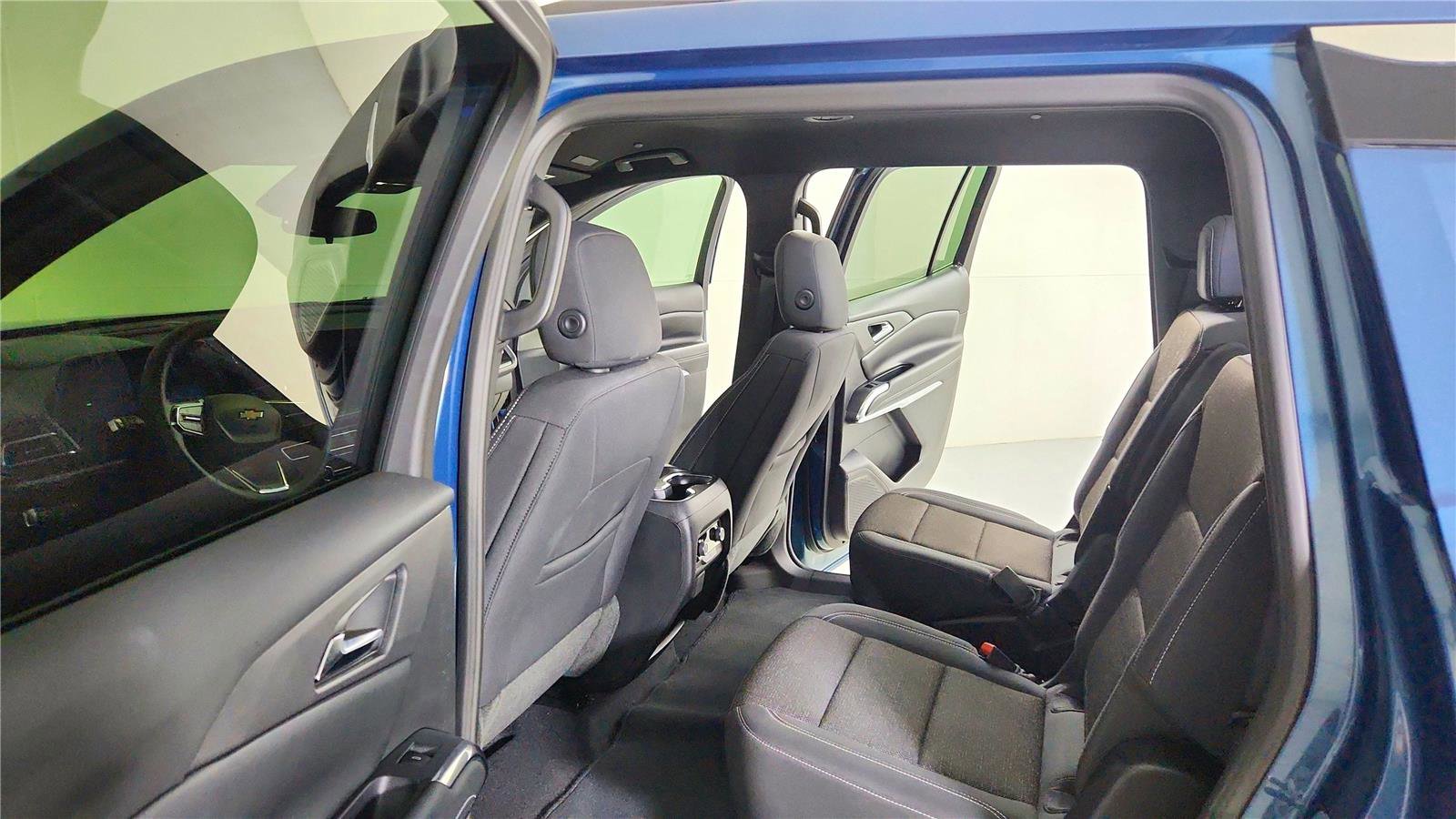 Used 2025 Chevrolet Traverse LT w/ Driver Confidence Package image 32