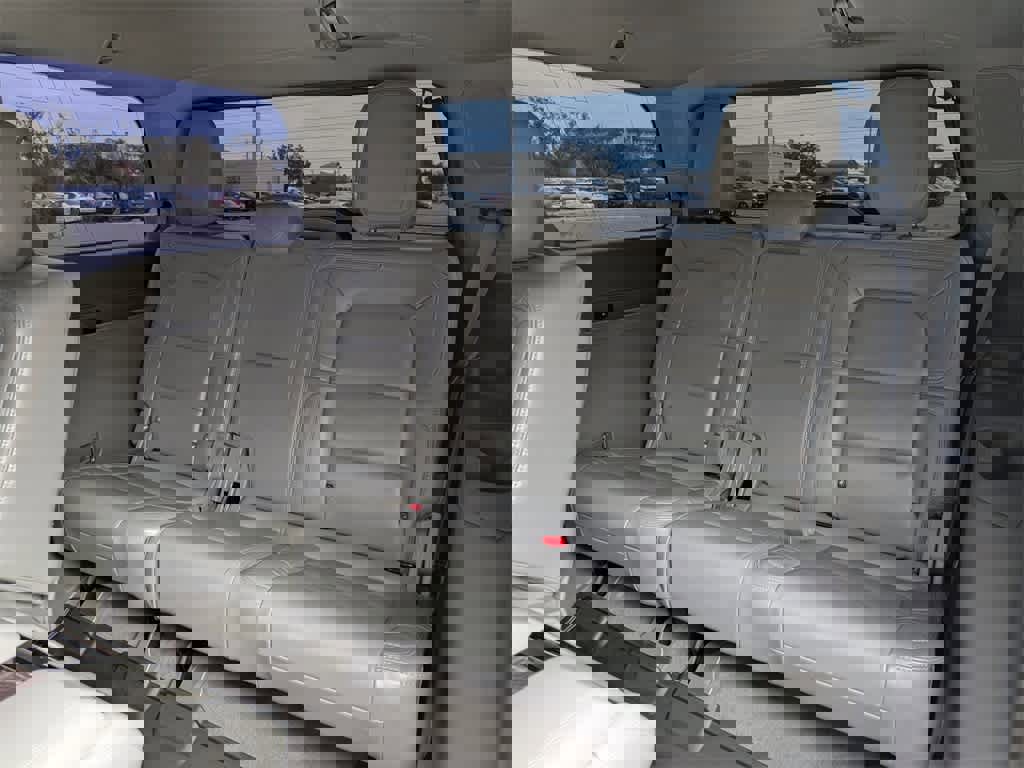 Used 2020 Lincoln Navigator Reserve w/ Luxury Package image 16