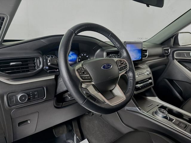 Used 2022 Ford Explorer XLT w/ Equipment Group 202A image 9