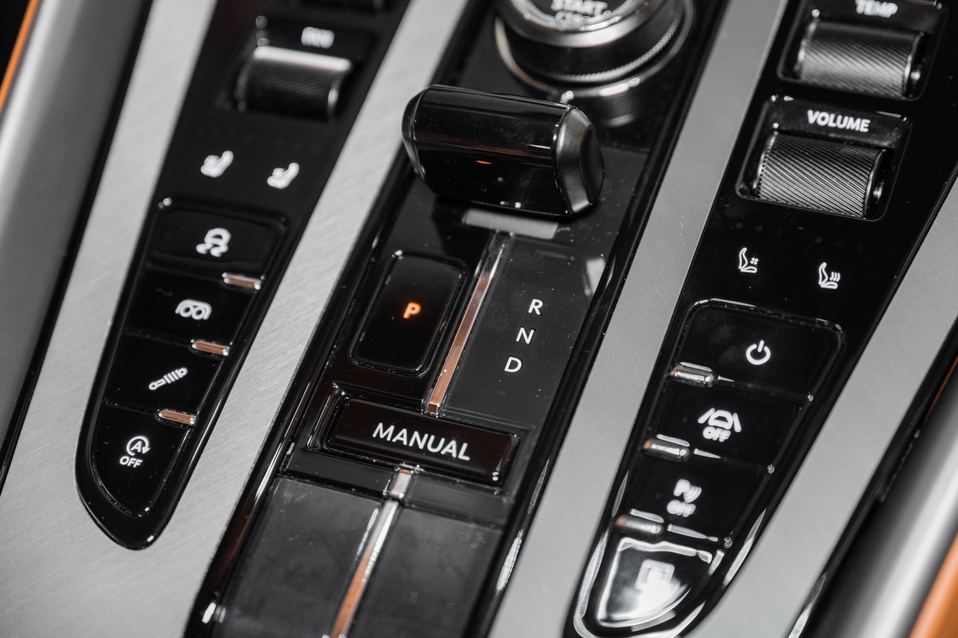 Used 2024 Aston Martin DB12 Coupe RWD image 31