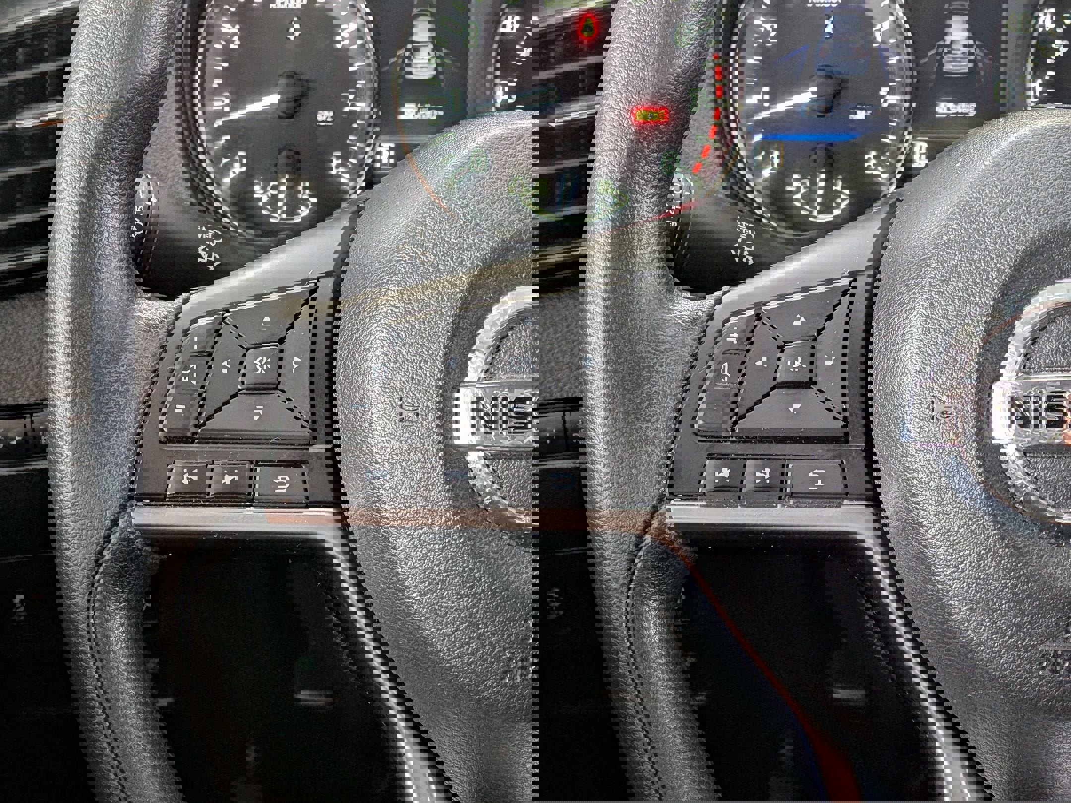 Used 2018 Nissan Rogue S image 15