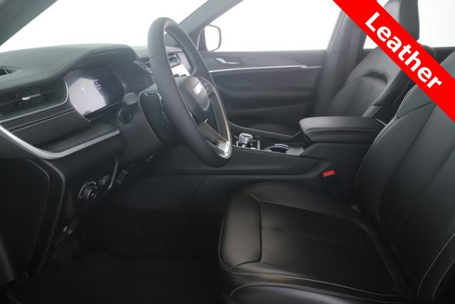 Used 2025 Jeep Grand Cherokee L Limited w/ Black Appearance Package image 16