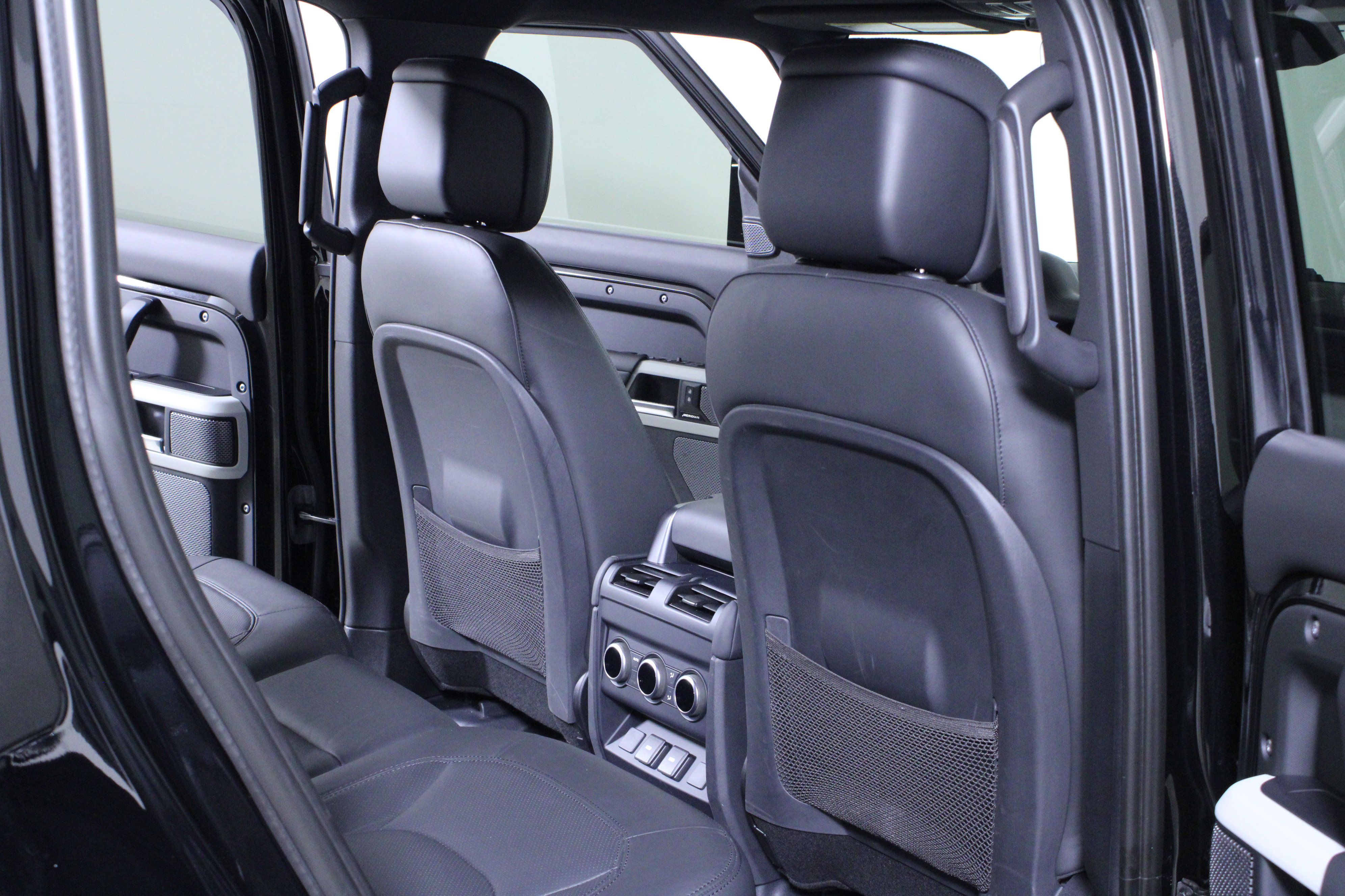 Used 2024 Land Rover Defender 110 S image 12