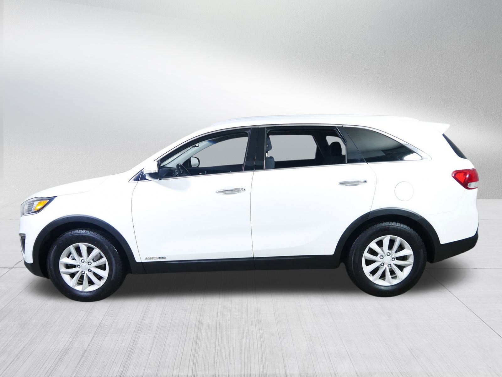 Used 2017 Kia Sorento LX w/ LX V6 Convenience Package image 4