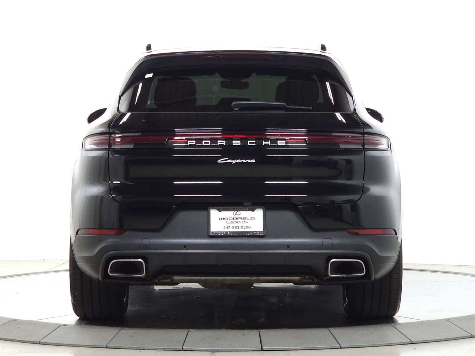 Used 2024 Porsche Cayenne AWD/4WD image 6
