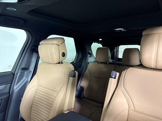 Certified 2025 Land Rover Discovery Dynamic SE AWD/4WD image 31