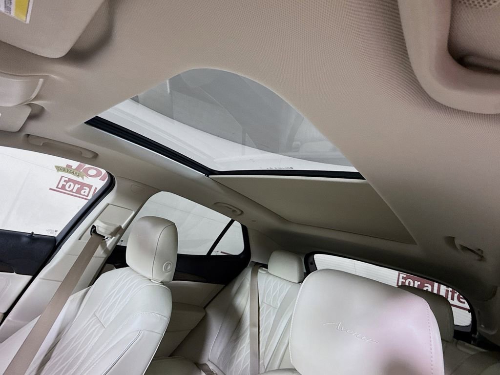 Used 2023 Buick Envision Avenir image 11