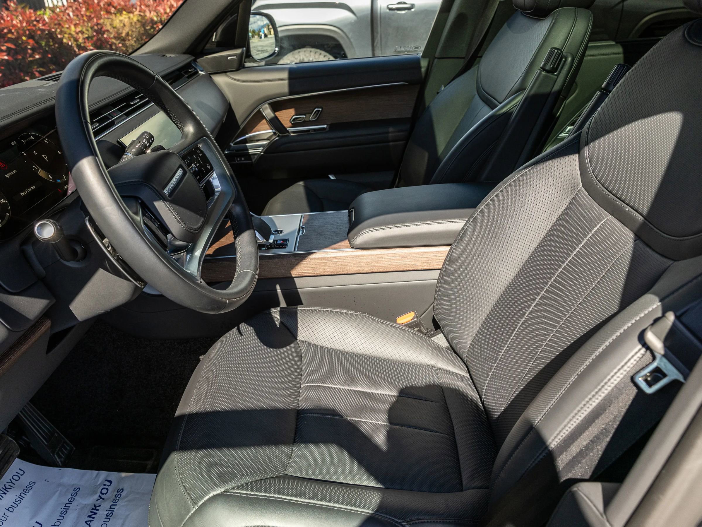 Used 2025 Land Rover Range Rover Long Wheelbase SE image 23