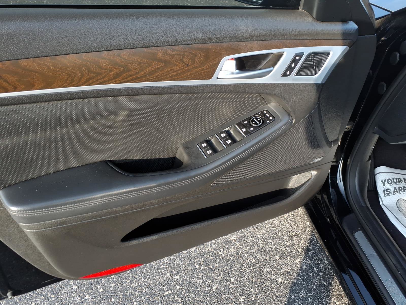 Used 2015 Hyundai Genesis 5.0 image 10