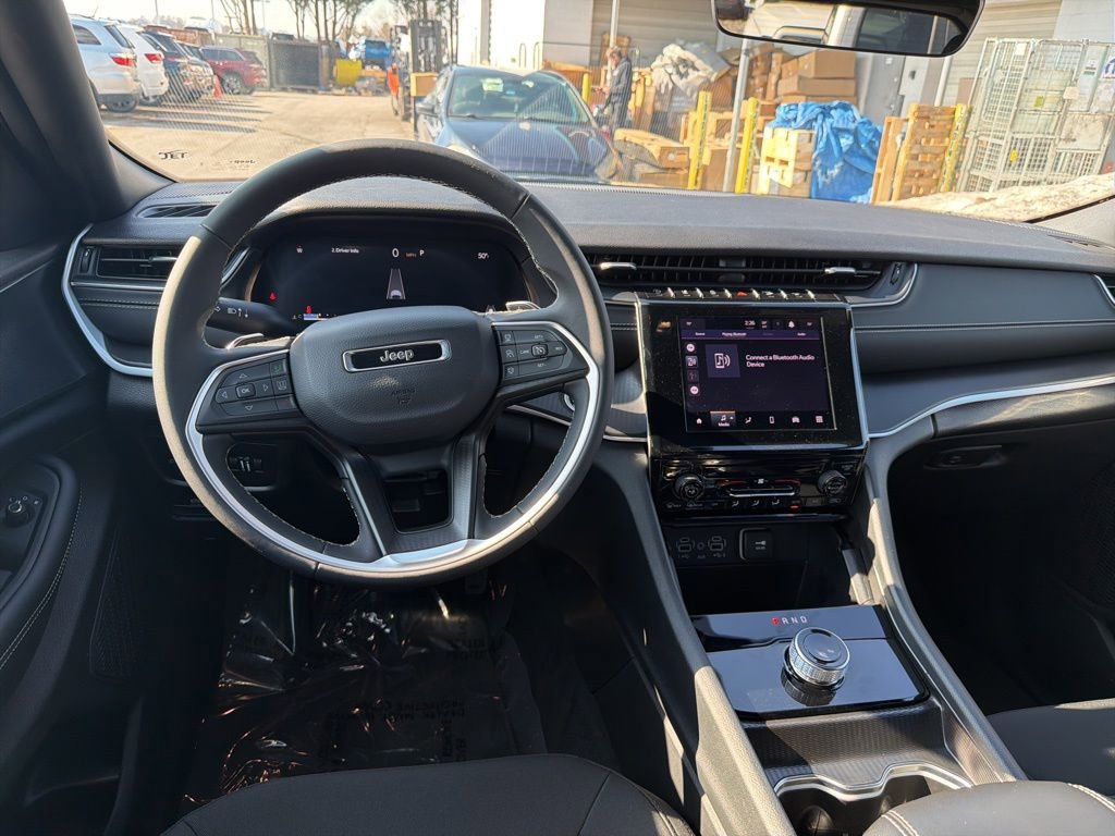 Used 2025 Jeep Grand Cherokee Laredo image 17