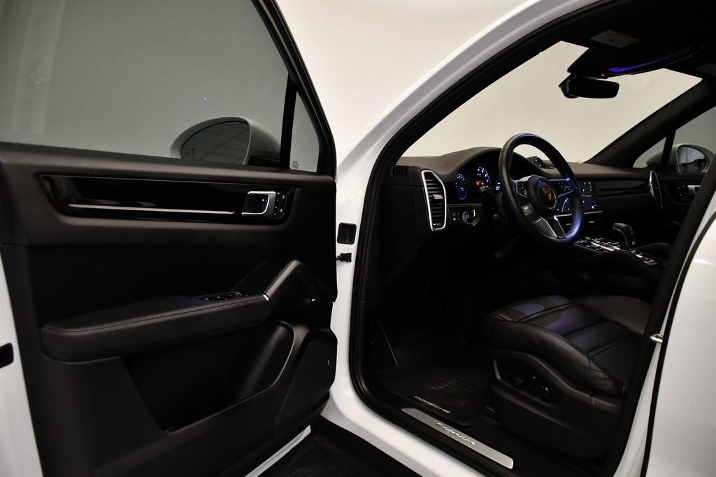 Used 2022 Porsche Cayenne image 39