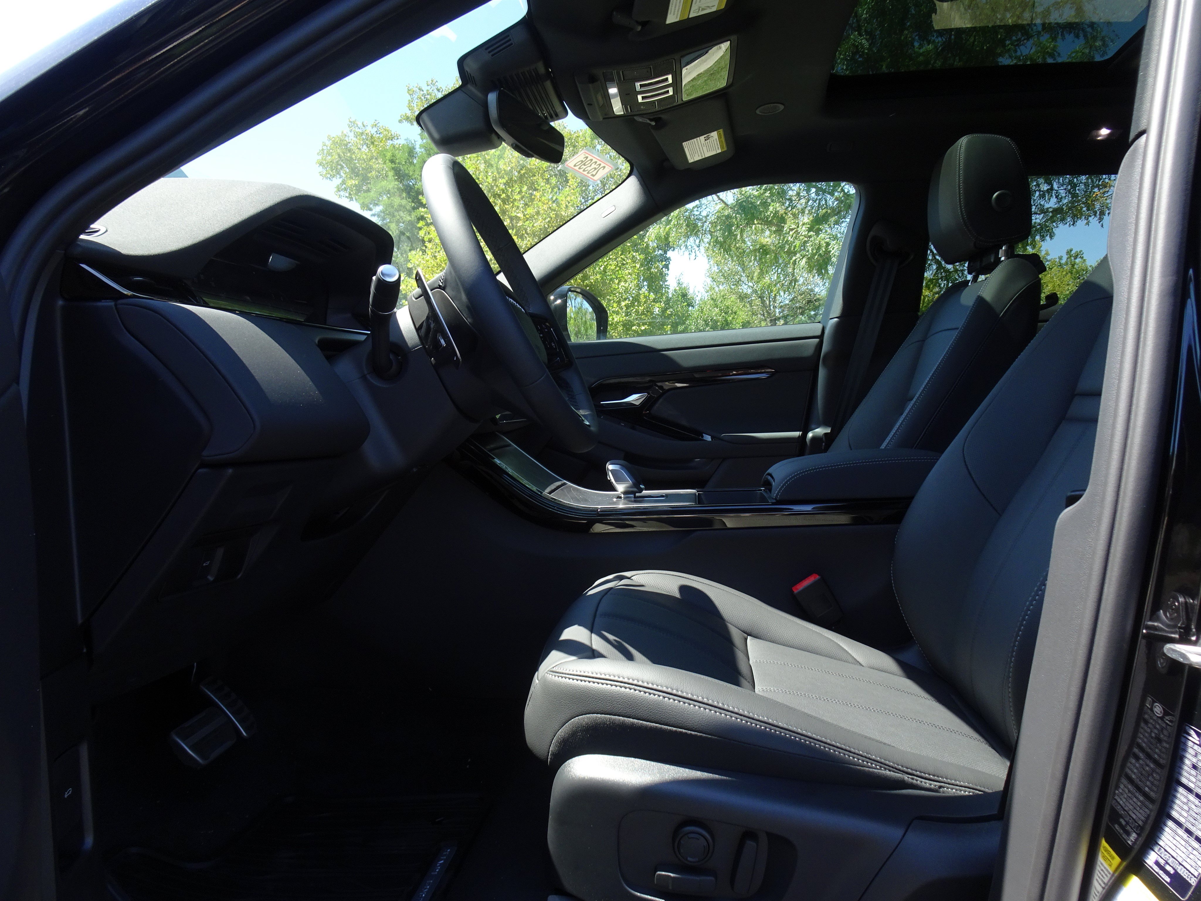 New 2026 Land Rover Range Rover Evoque Hoxton AWD/4WD image 2