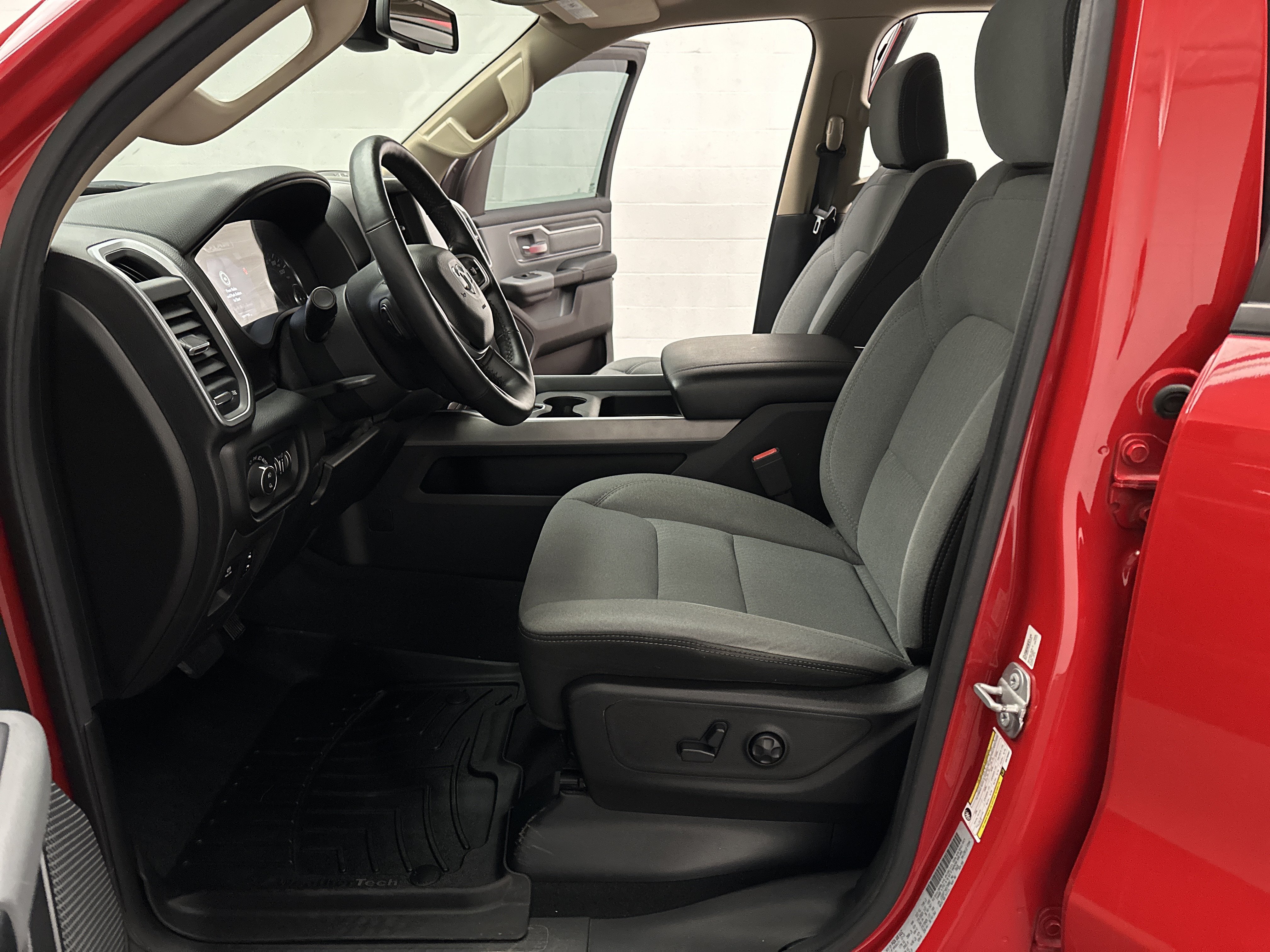 Used 2019 RAM 1500 Big Horn AWD/4WD image 17