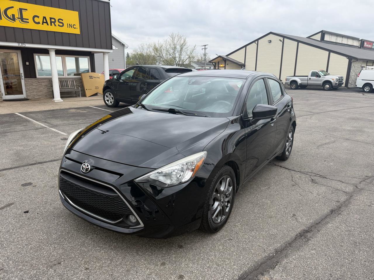 Used 2020 Toyota Yaris LE FWD image 2