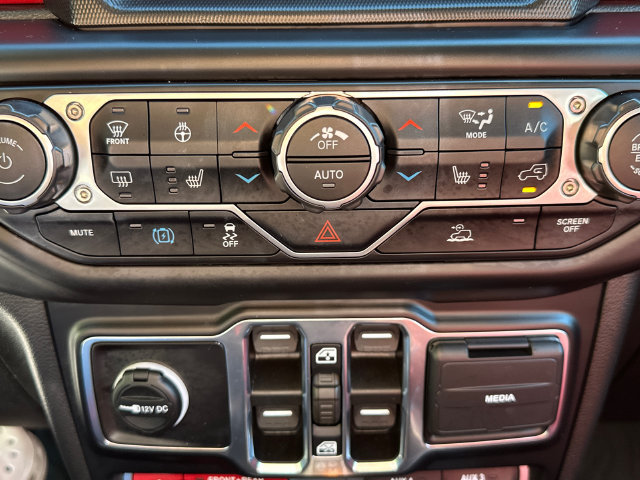 Used 2023 Jeep Wrangler Unlimited Rubicon 4xe AWD/4WD image 31