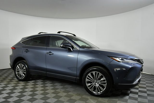 Used 2023 Toyota Venza XLE image 9