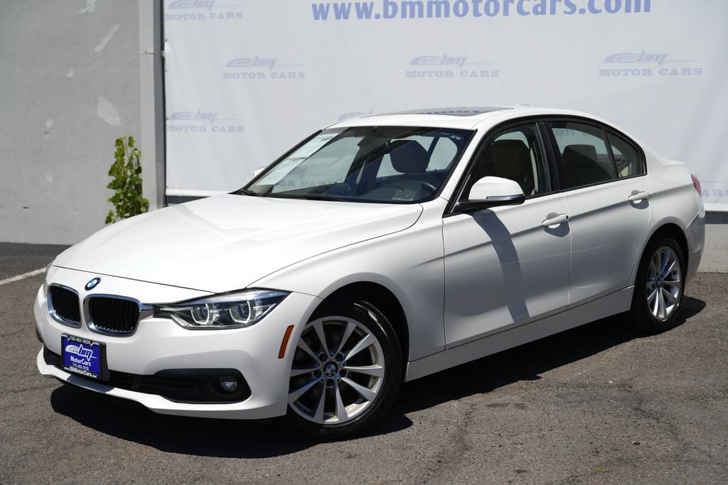 Used 2018 BMW 320i xDrive Sedan AWD/4WD image 2
