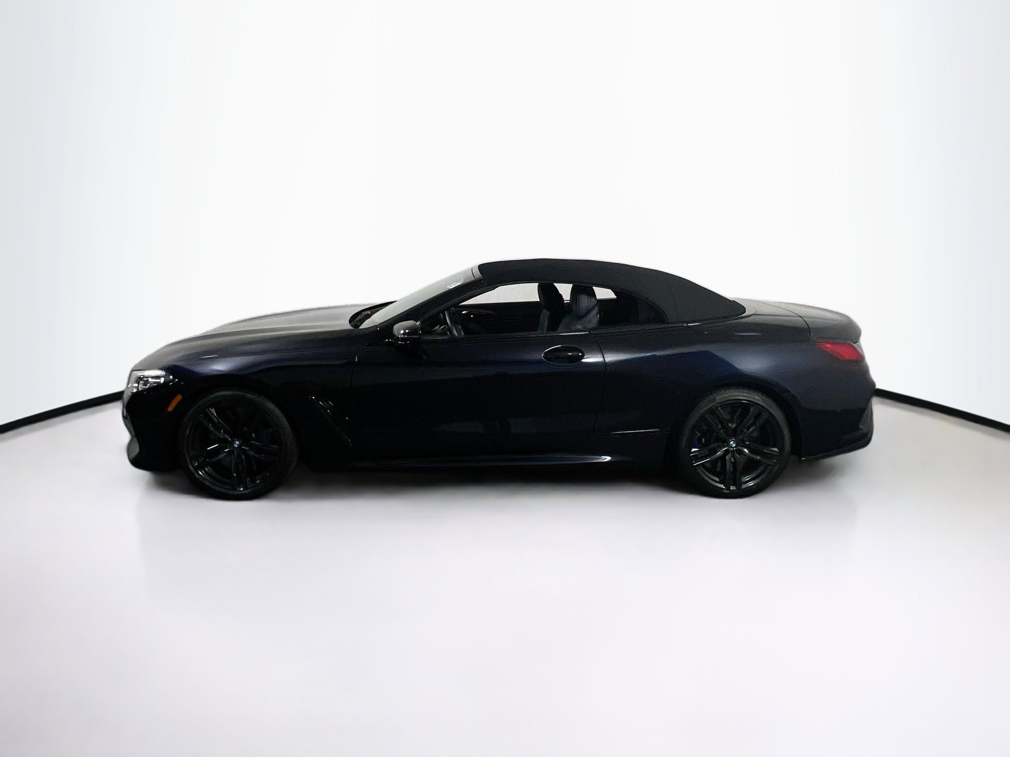 Used 2022 BMW M850i xDrive Convertible w/ Driving Assistance Package image 8