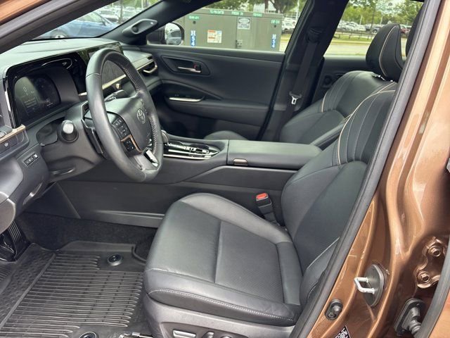 Used 2024 Toyota Crown Platinum AWD/4WD image 14
