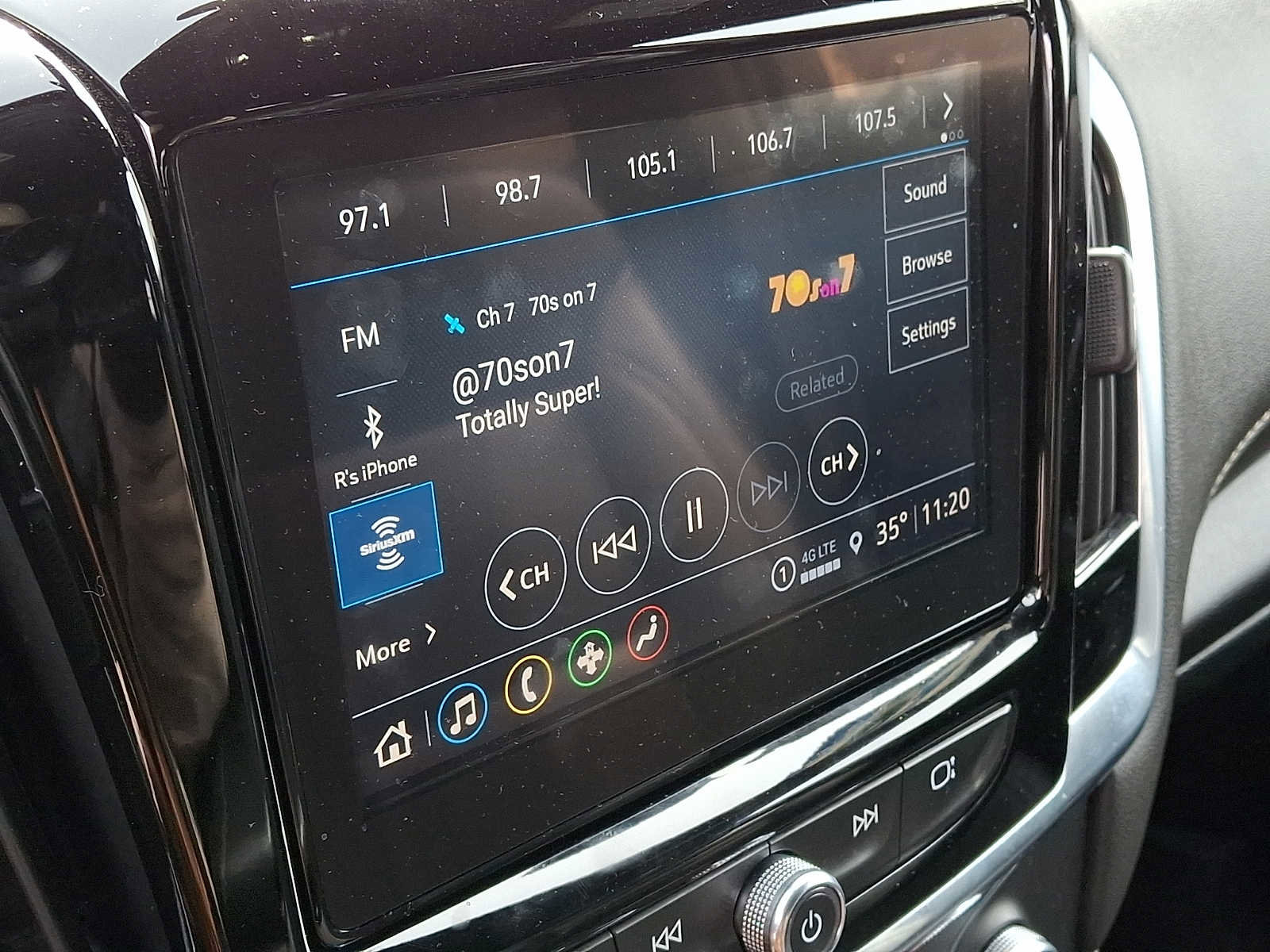 Used 2023 Chevrolet Traverse LT image 17