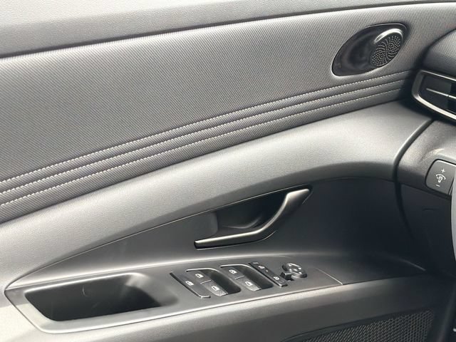 New 2026 Hyundai Elantra Sport FWD image 17