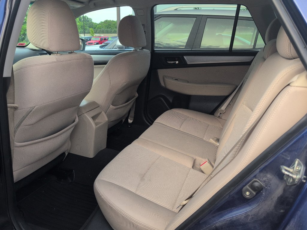 Used 2017 Subaru Outback 2.5i Premium AWD/4WD image 3