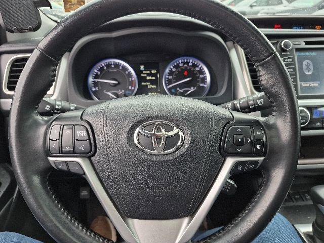 Used 2019 Toyota Highlander XLE AWD/4WD image 14