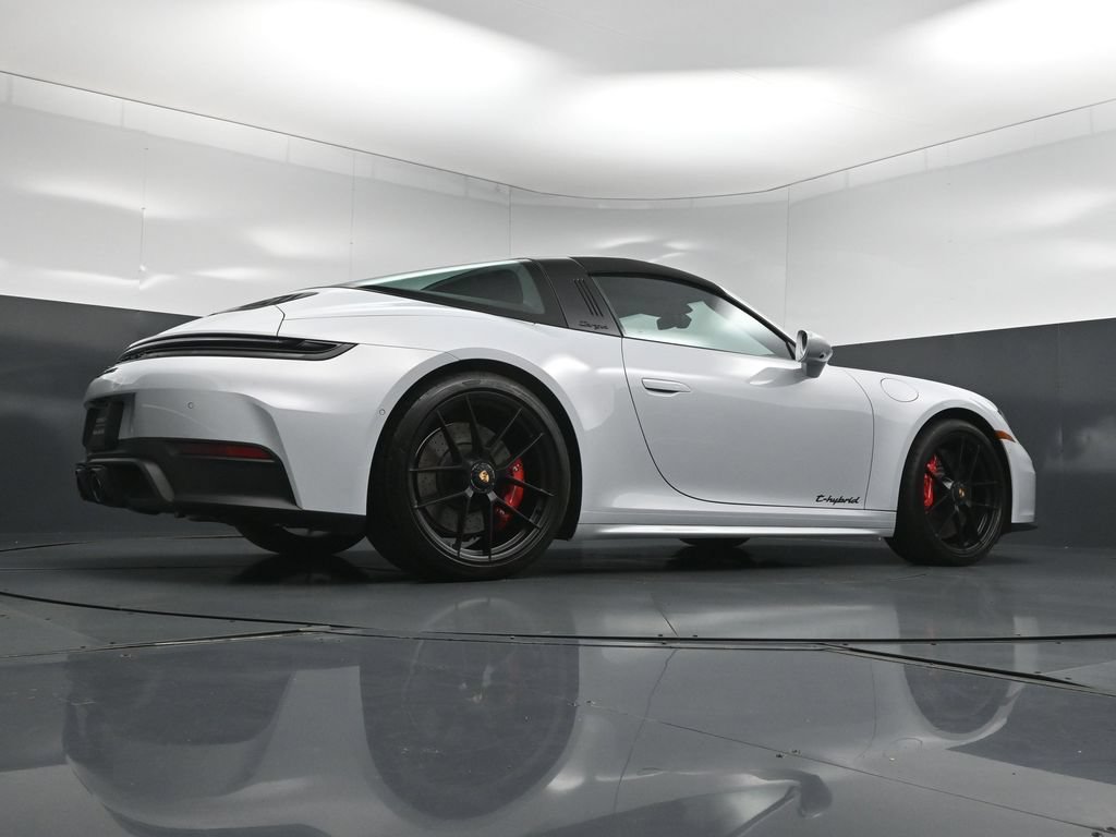 Certified 2025 Porsche 911 Targa 4 GTS AWD/4WD image 28