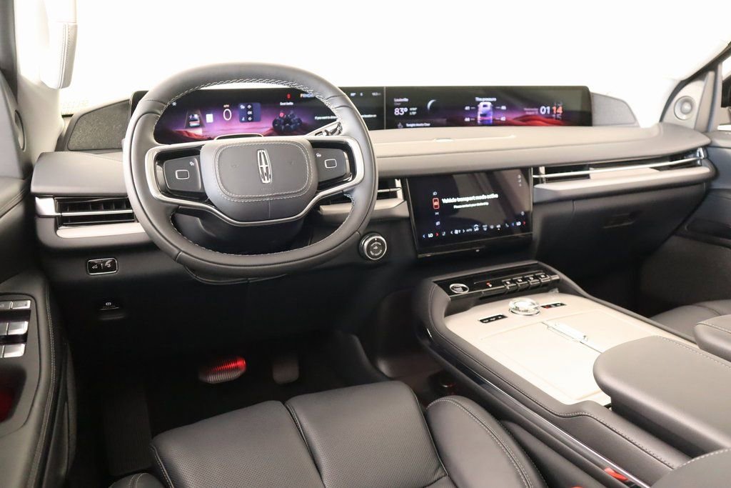 New 2025 Lincoln Navigator Reserve image 2