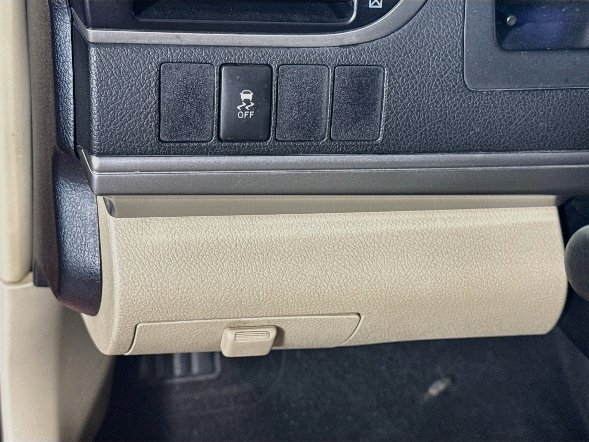 Used 2013 Toyota Camry LE FWD image 11