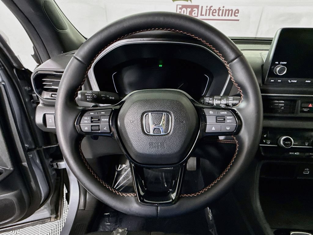 Used 2023 Honda Pilot Sport image 18