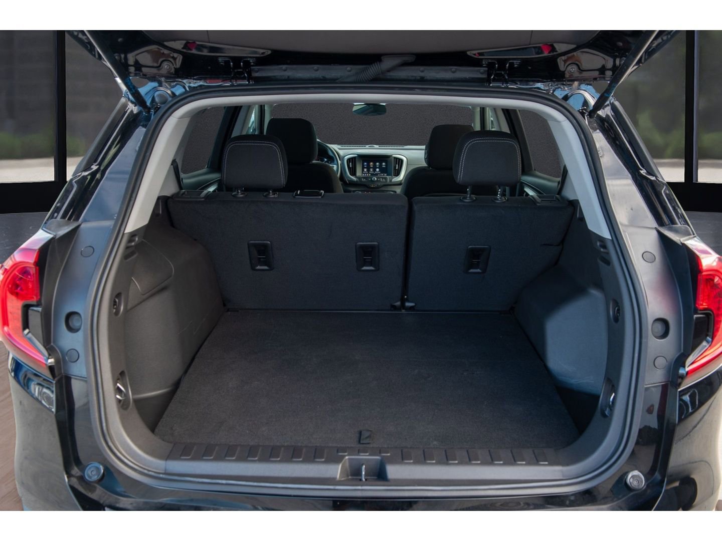 Used 2024 GMC Terrain SLE w/ Driver Convenience Package image 15