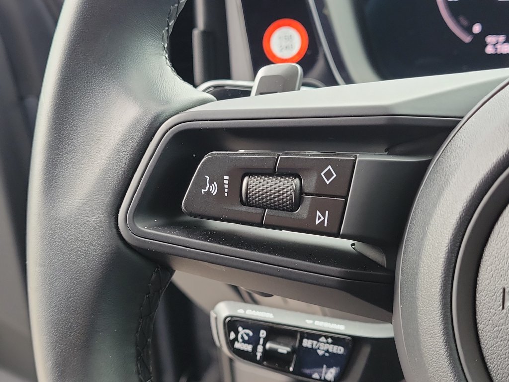 Certified 2026 Porsche Cayenne AWD/4WD image 34