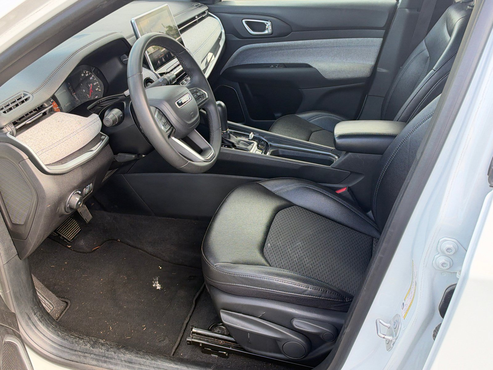 Used 2024 Jeep Compass Latitude AWD/4WD image 9