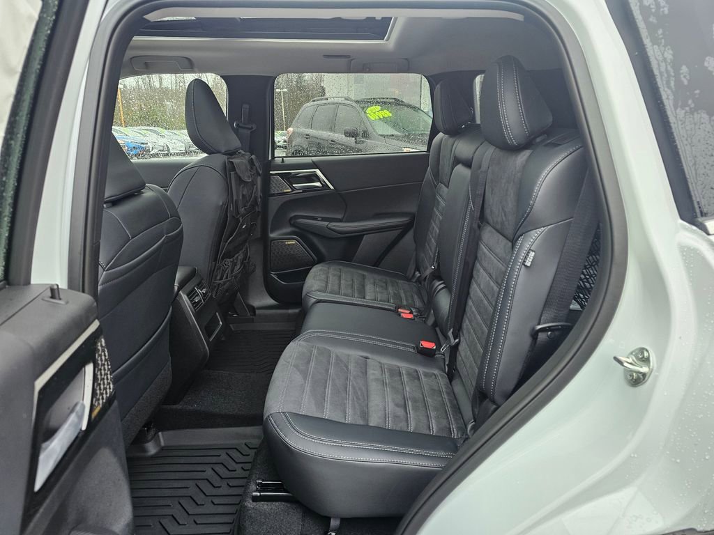 New 2026 Mitsubishi Outlander SE image 11