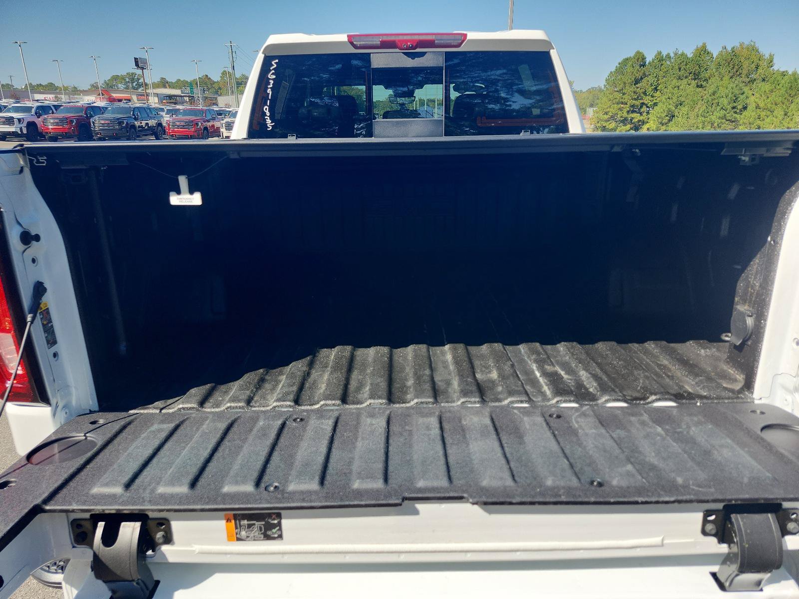 Certified 2025 GMC Sierra 1500 AT4 w/ AT4 Premium Package AWD/4WD image 12