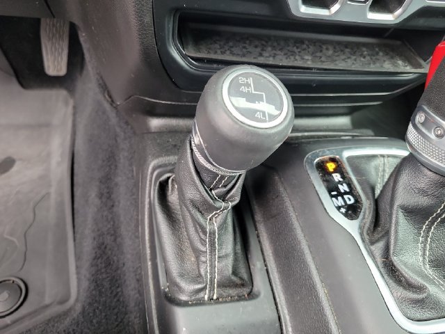 Used 2019 Jeep Wrangler Unlimited Sahara w/ Uconnect 4C Nav & Sound Group AWD/4WD image 34
