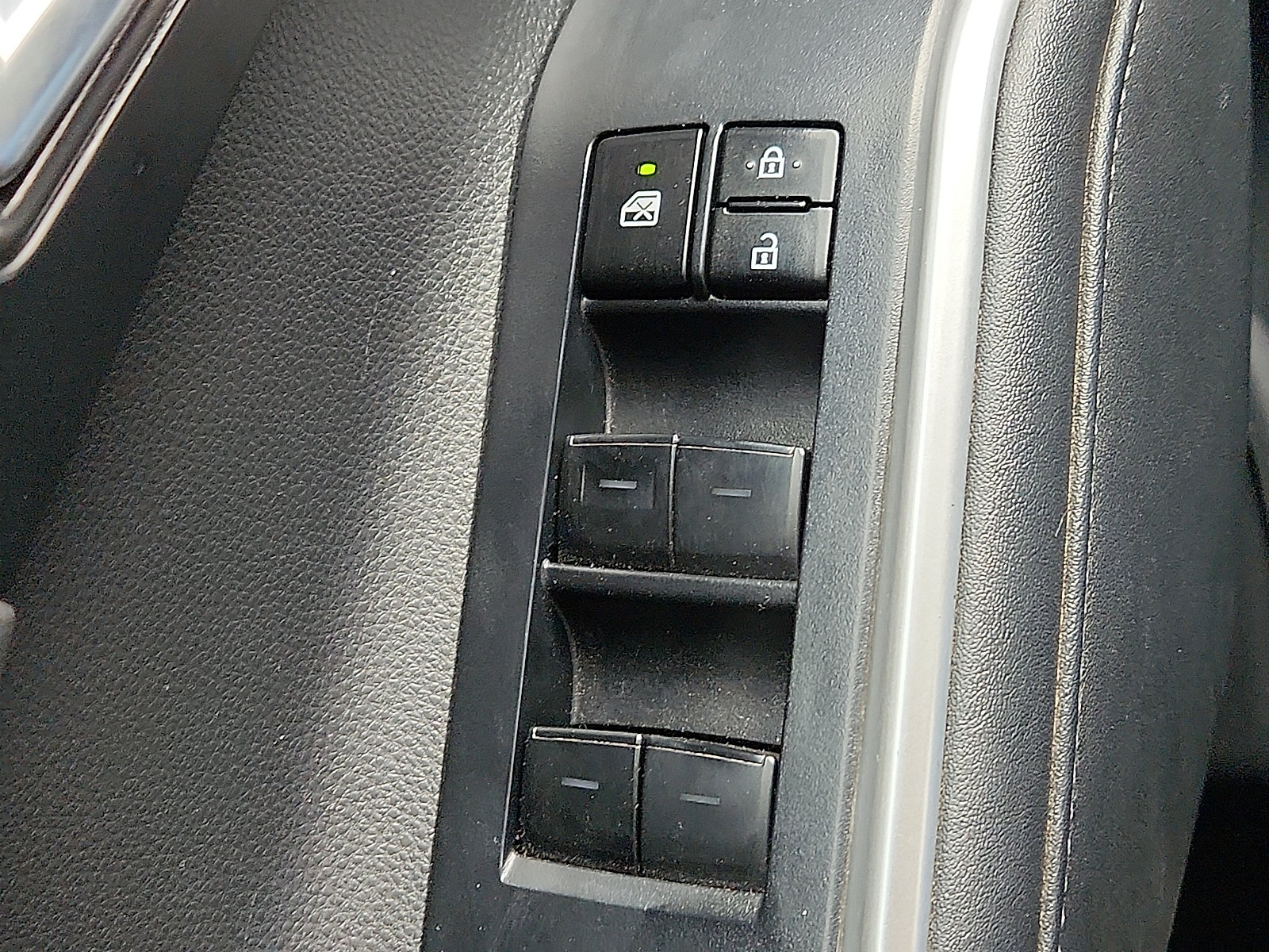 Used 2023 Toyota Highlander XSE FWD image 17