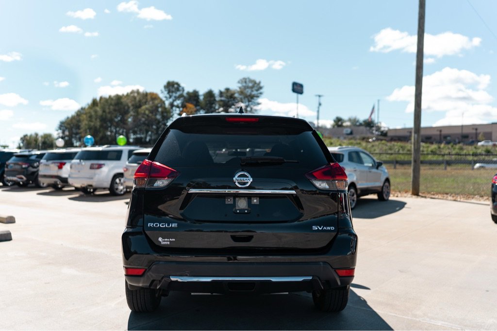 Used 2018 Nissan Rogue SV image 6