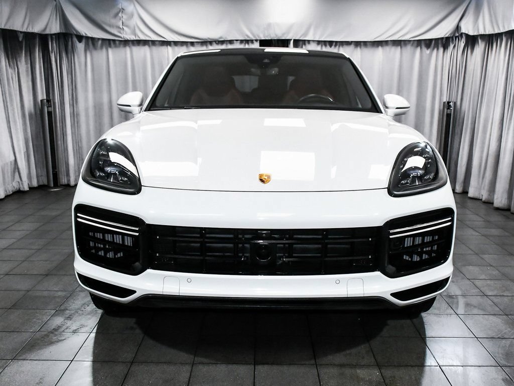 Used 2023 Porsche Cayenne Turbo S AWD/4WD image 2